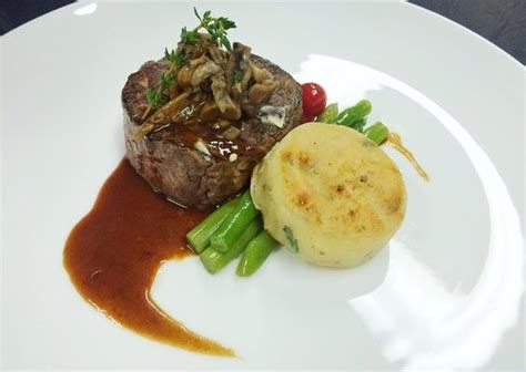 The especially tender meat can be prepared in a number of ways. Beef Tenderloin Plating Ideas : Plating Food 77 Sirloin ...