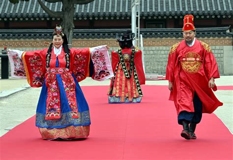 Beauty Of Royal Hanbok Presented At ‘the Hanbok Show At Gyeongbokgung