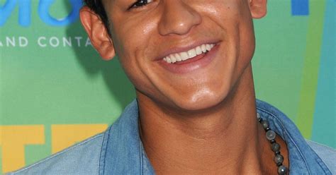 Twilight Star Arrested Bronson Pelletier Removed From Plane At Lax Huffpost Uk News