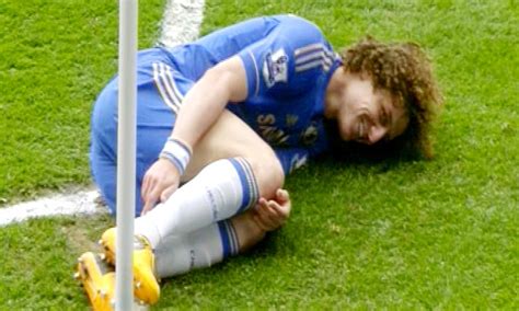 David luiz era rimasto in panchina per tutti i 90 minuti. Sir Alex Ferguson blasts David Luiz for reaction after ...
