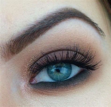 Collection noirs obscurs de chanel. Tuto maquillage : Liner noir et bouche rouge façon Marylin ...