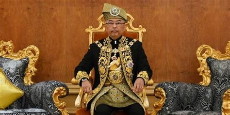 السلطان عبدالله رعاية الدين المصطفى بالله شاه الحاج ابن المرحوم سلطان حاج احمد شاه المستعين بالله. Malaysia's new king Sultan Abdullah Sultan Ahmad Shah ...