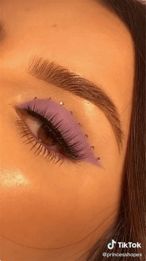 45 Cutest Crystal Eye Makeup Ideas To Copy 2022 Rhinestone Eye Makeup Trend Makeup Eyeliner