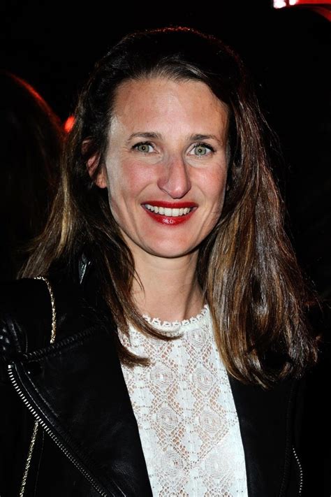 Dans la vie, elle est franche, piquante, sensible. Picture of Camille Cottin