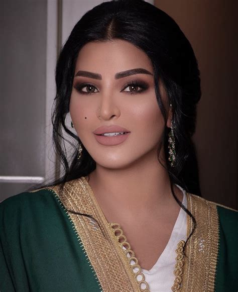 Pin By Ueckermann On Middle Eastern Makeup Arab Beauty Beautiful Arab Women Arabian Women