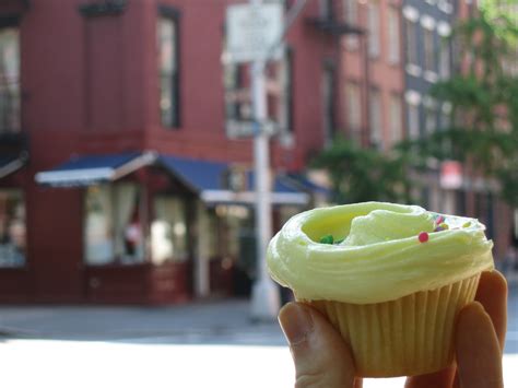 sex y nyc cupcake shop magnolia bakery to open 200 franchise locations across the u s 6sqft