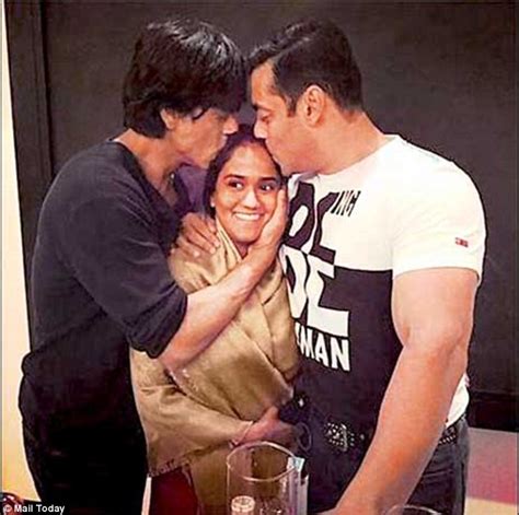 kissing khans srk and salman pose for snaps at arpita s sangeet in mumbai daily mail online