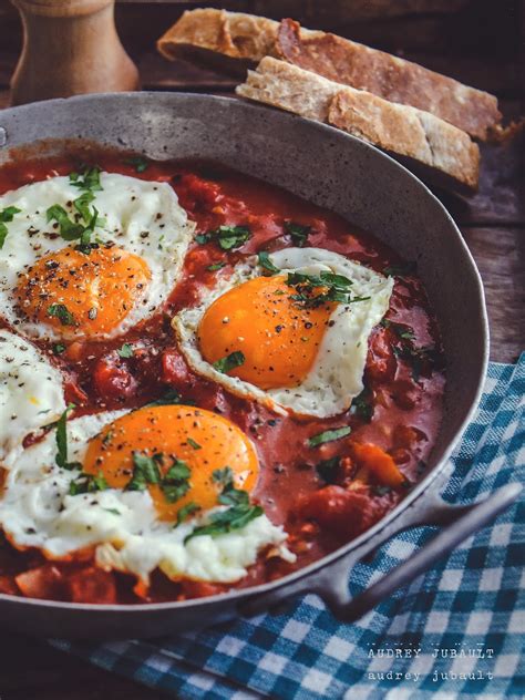 Oeufs sauce tomates au chorizo