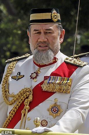 Născut tengku muhammad faris petra ibni tengku ismail petra la istana batu , kota bharu , kelantan. Malaysia's king becomes first to abdicate throne since ...