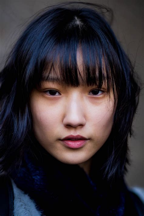 Shags And Stained Lips Are Ruling Nyfw Street Style How To Style Bangs