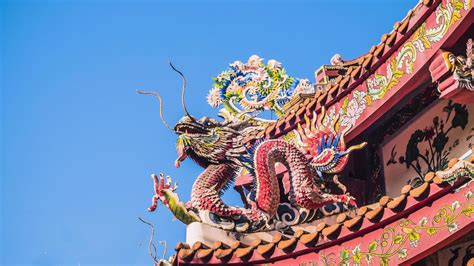 Chinese Dragon On The Roof Of Chinese Templethe Eaves Of A Temple In