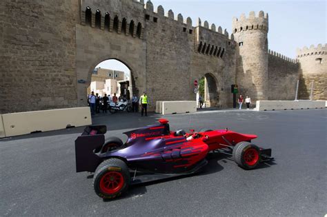 Der baku city circuit ist mit einer länge von 6,003 kilometern die zweitlängste strecke im kalender. UK tourist: Baku completely appropriate for holding F1 race
