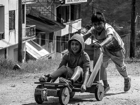 5.1 juegos tradicionales del pacifico colombiano las rondas y juegos tradicionales de colombia infantiles son para que los niños se. Juegos Tradicionales De Quito Coches De Madera - Taller La ...