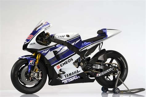 2012 Yamaha Yzr M1 Breaks Cover At Jerez Asphalt And Rubber