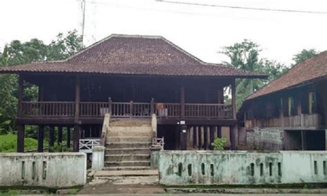 Rumah adat pepadun nuwo sesat. Rumah Adat Lampung yang Unik dan Sarat Makna