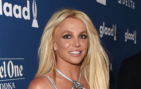 I Like To Suck Britney Spears Demands Haters Clap As She Poses Nude In Bathtub Pic Says