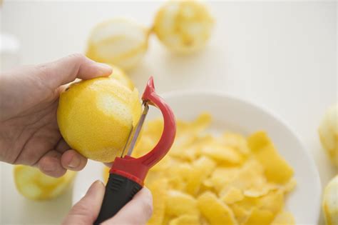 The Uses And Benefits Of Lemon Peels