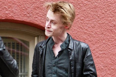 Macaulay carson culkin, one of the most famous american child stars, was born on august 26, 1980 in new york city, new york, usa, as the third of seven. Macaulay Culkin 2020 / Macaulay Culkin Brenda Song Are ...