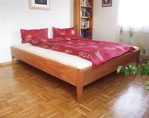 Sie bekommen jedes bett in fast allen holzarten und verschiedenen kopfteilen und. Massivholzbett vom Schreiner - Jonny B. Möbelwerkstatt