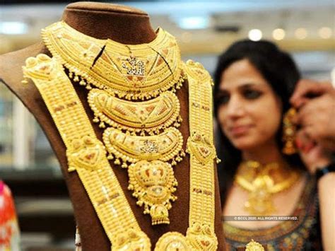 Investment in sovereign gold bonds can be done by any of the resident indian citizens and it includes individuals, hindu undivided families, universities please note: Right time to invest gold I Sovereign Gold Bond scheme to ...