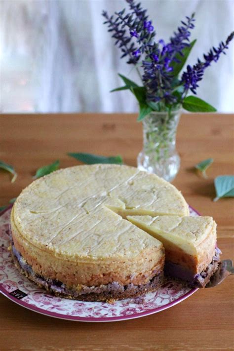 Instead of topping the mashed potatoes with chives—a classic combination—you can substitute parsley, rosemary, or thyme. Green Gourmet Giraffe: Ombre Potato and Cheese Torte