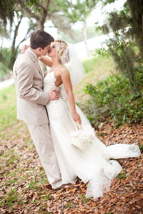 Bride And Groom Kissing Elizabeth Anne Designs The Wedding Blog