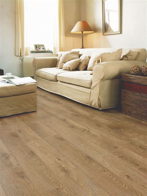 How to choose the ideal living room floor | Brown laminate flooring