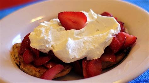 Strawberries and cream dessert bowlsbaby loving mama. Whipped Cream -how to make dessert topping - MyFoodChannel