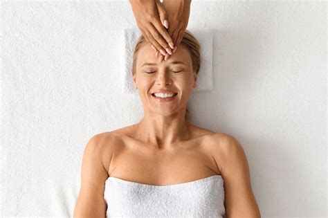 Premium Photo Beautiful Middle Aged Woman Relaxing During Acupressure Head Massage At Spa Salon