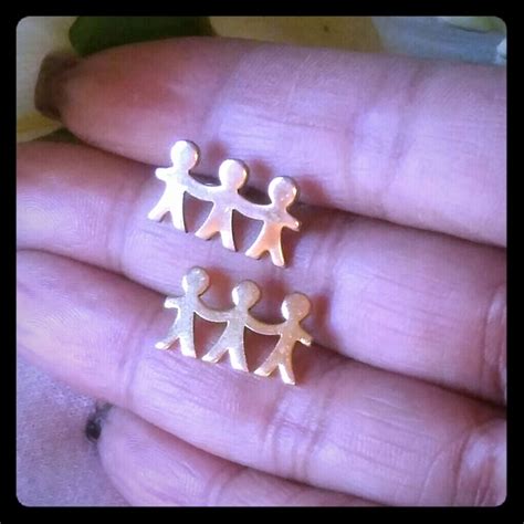 Jewelry Vintage Three People Holding Hands Lapel Pin Poshmark