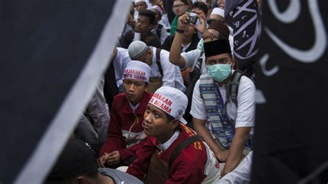 Jakarta Election Gov Ahok Concedes Loss After Divisive Campaign Cnn