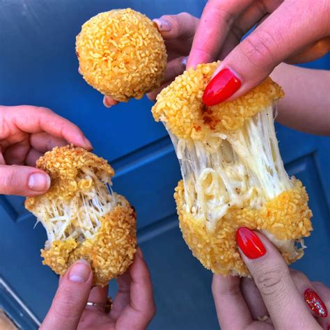 Так вкусно, что палочки оближешь! Cacio e Pepe Top Ramen Balls - Foodbeast Recipes - FOODBEAST