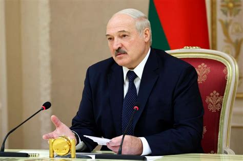 'in this situation, the most important thing is the safety and lives of people.'. Lukashenko nega que posse tenha sido secreta apesar de ...