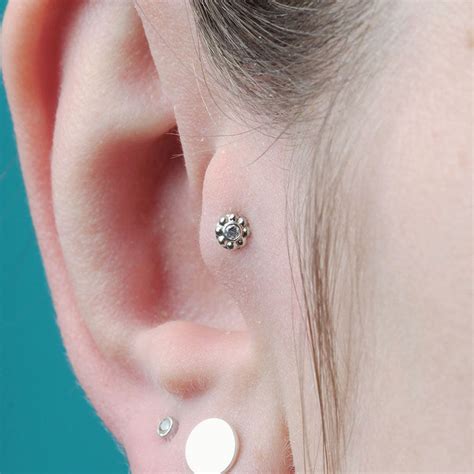 Tragus Piercing DEIN PIERCING