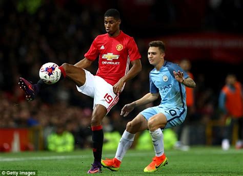 Obama marcus rashford is way ahead of where i was at 23 stats check out. Marcus Rashford seen in throwback snap wearing Manchester ...
