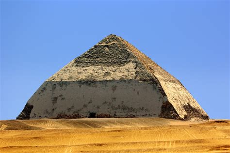 Bent Pyramid Of Sneferu Bent Pyramid Facts Bent Pyramid History