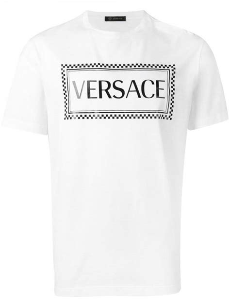 The slim fit design also features fitted short sleeves and a ribbed crew neckline for its modern and effortless look. Versace T-Shirts & Vests | Logo T-Shirt White - Mens ...