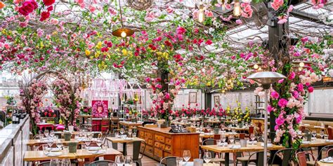 This Nyc Rooftop Restaurant Is A Floral Wonderland Rooftop Dining
