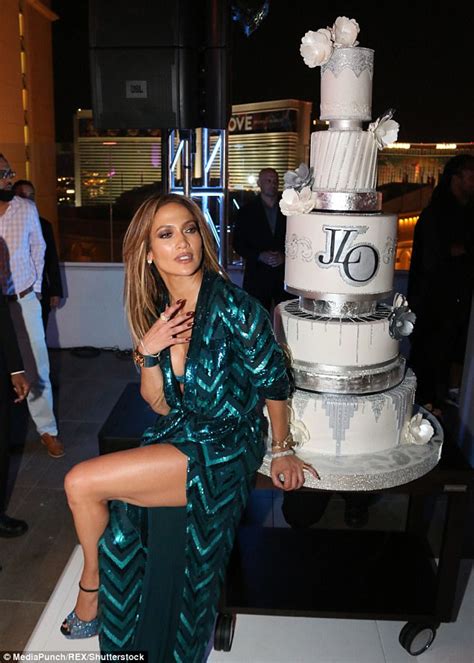 Jennifer Lopez Is Dubbed The ‘queen Of Birthday Cakes Daily Mail Online