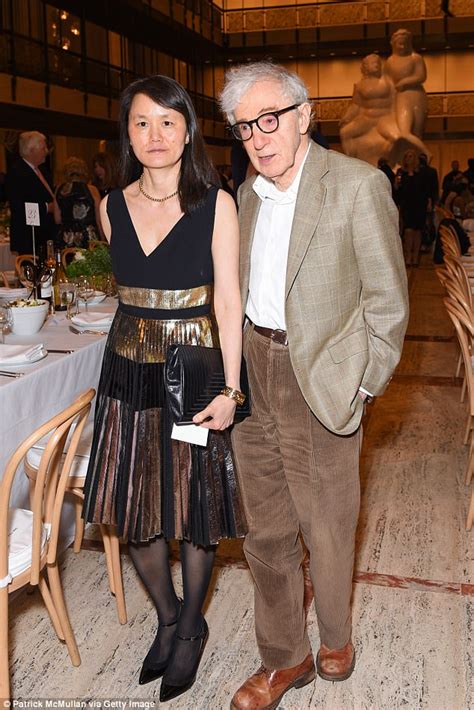 Woody Allens Daughters Bechet And Manzie On Set Daily Mail Online