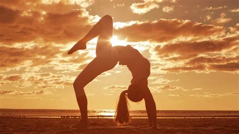 Wallpaper Sports Sunlight Women Outdoors Sunset Sea Barefoot Legs Clouds Beach