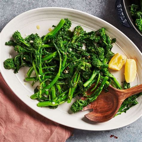 Garlicky Broccoli Rabe Will Make You Crave Veggies Recipe In 2020