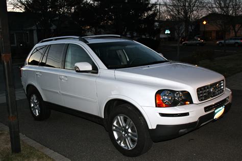 We're sorry, our experts haven't reviewed this car yet. 2010 Volvo XC90 - Pictures - CarGurus