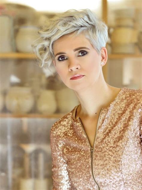 Welche frisuren & kurzhaarfrisuren sind trend? Unsere TOP 10 graue Kurzhaarfrisuren | Platz 1