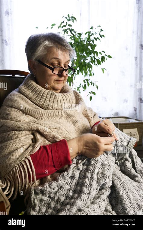 Old Lady Knitting Hi Res Stock Photography And Images Alamy