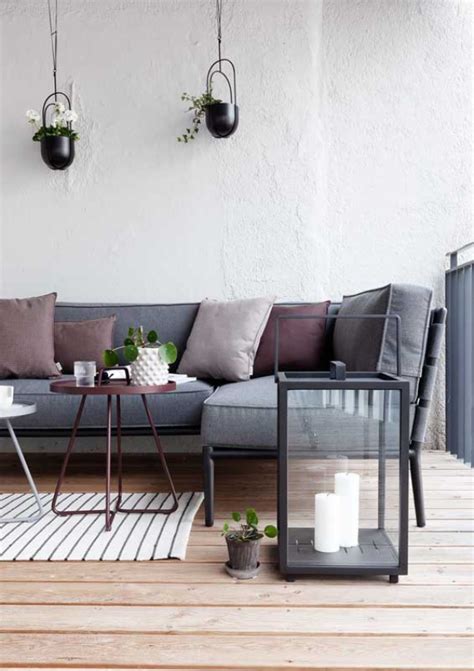 Sofa zweisitzer im esszimmer modern moebel eiche beigefarbenes sofa kleiner raum einzigartig modernes haus edra standard sofa milia. Balkon-Sofa für einen wohnlicheren Außenbereich im Sommer