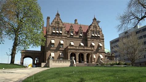 A Beautiful Space Take A Unique Tour Of Milwaukees Pabst Mansion On