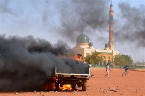 Churches Burn In Niger As Muslim Rally Is Banned The New York Times