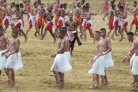 The Celebrations And Traditions Of Indonesia S Rarely Seen Dani Tribe Cultural Festival