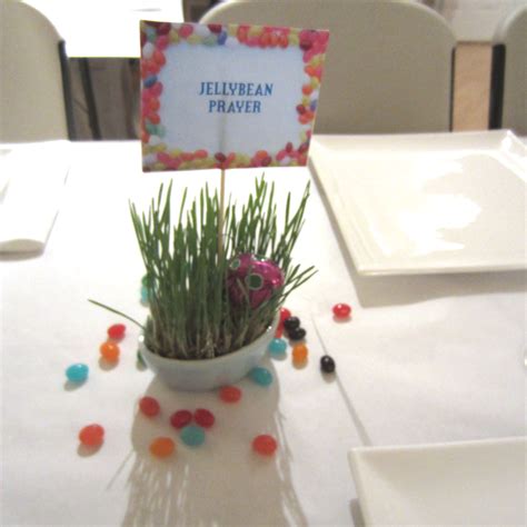 With this easter sunday dinner. Jelly Bean Prayer Easter Centerpiece | Blimpy Girl